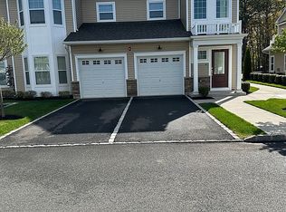41 Halley Dr, Patchogue, NY 11772