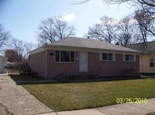 29700 Oakgrove St, Saint Clair Shores, MI 48082