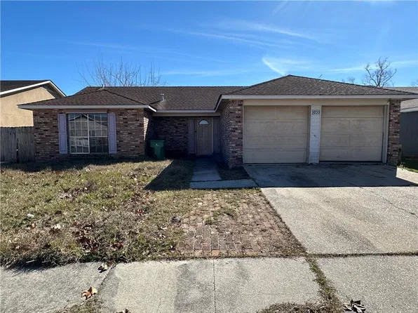 1033 Kingsway Dr E, Gretna, LA 70056