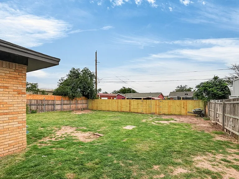 4427 Leddy Dr — Photo 35