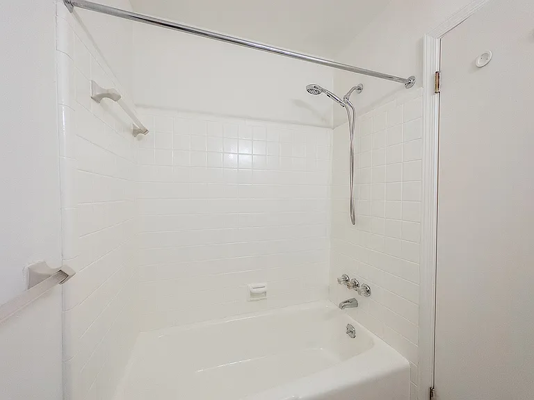 Hampshire Place Townhomes — Photo 10