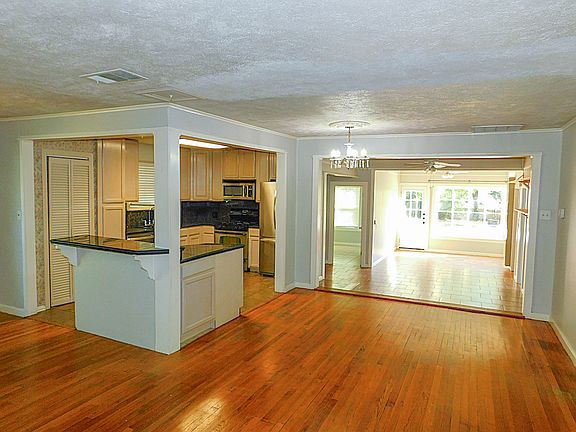 5th image of 2216 Palmer Dr