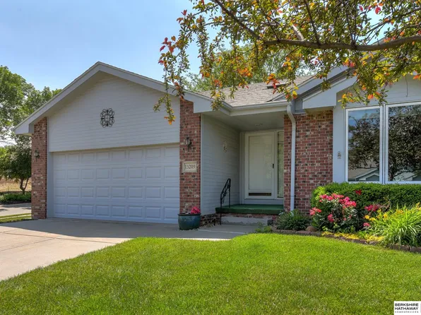 13209 Hillsborough Dr, Omaha, NE 68164