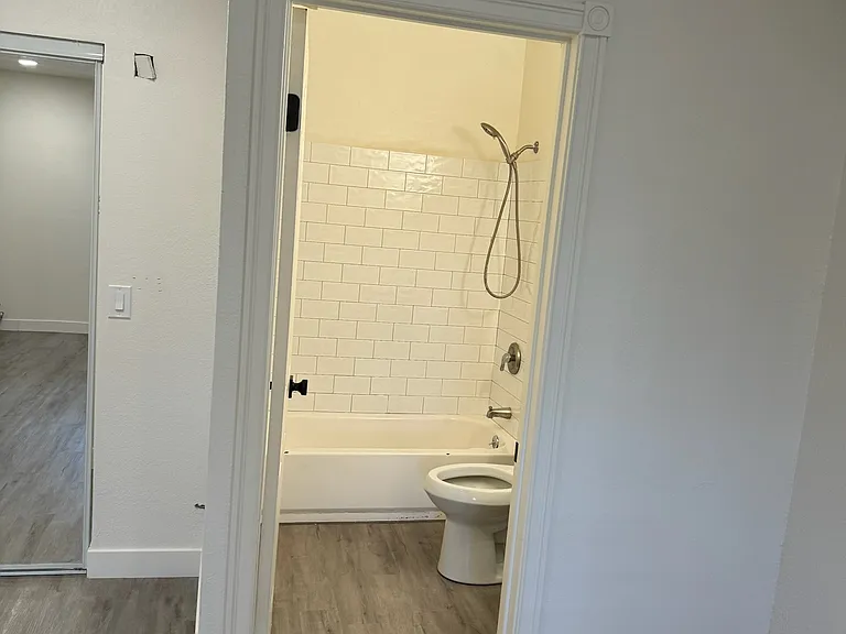 Zelma Apartments — Photo 22