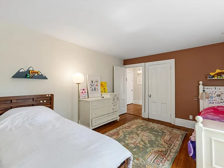80 Glenwood Rd — Photo 13
