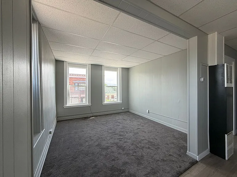 113 E Milwaukee St — Photo 26
