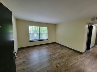 217 4th St #D8, Monteagle, TN 37356