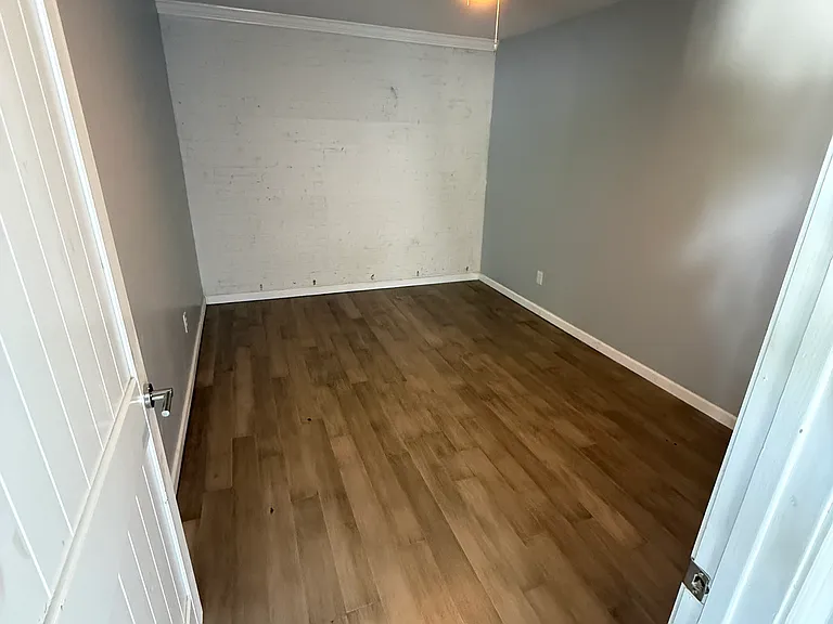 143 Main St N #6 — Photo 8