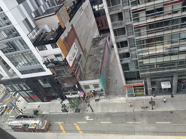 400 King St W #1010 — Photo 8