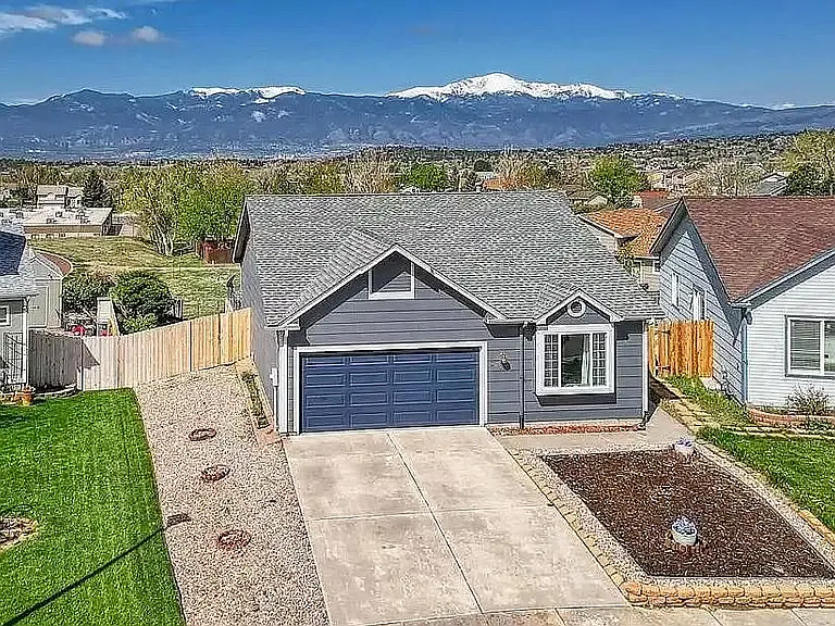 2330 Ambleside Dr — Photo 1