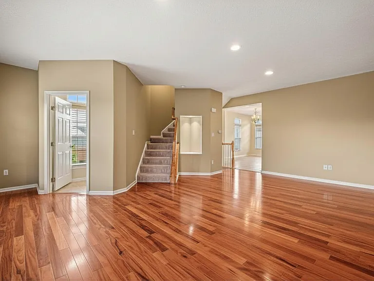 208 Village Pl — Photo 10