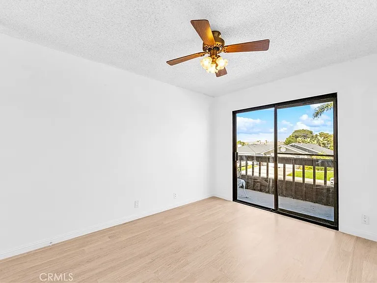 1407 Lakeside Ln — Photo 42