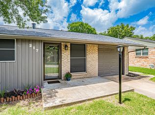 217 NW Wintercrest Rd, Burleson, TX 76028