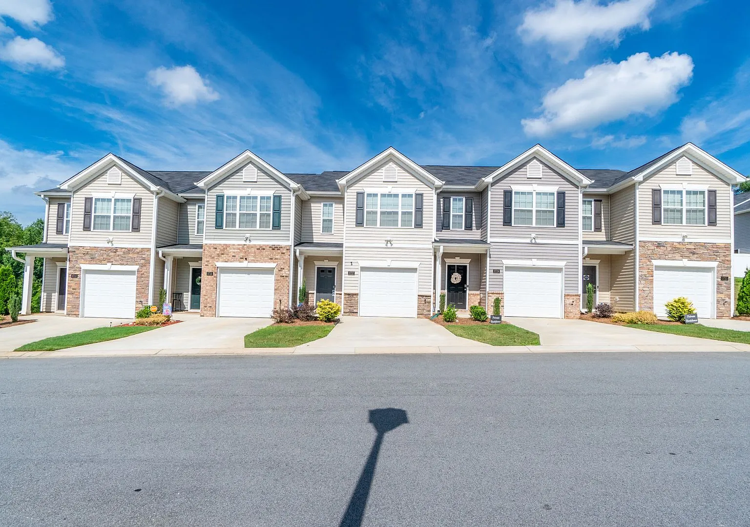 Townhome in a great location! — Photo 2