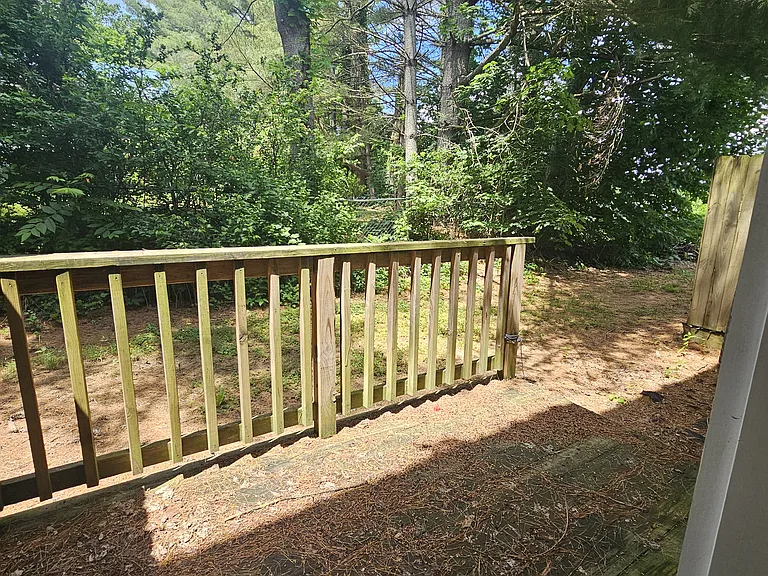 102 Frances Ct — Photo 3
