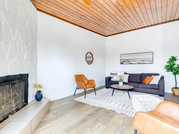 1415 E 44th St SE #B, Calgary, AB T2A 5E6