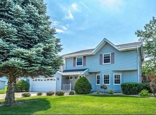9999 S Hillview Ave, Oak Creek, WI 53154