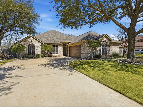 3rd image of 231 Bluff View Ct