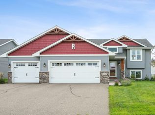 1142 W Edge Pl, New Richmond, WI 54017