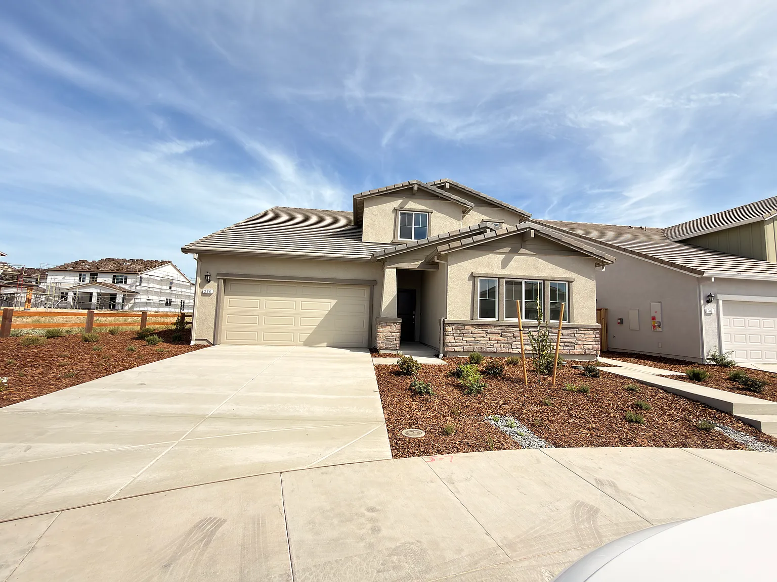 3 bed, 2.5 bath, 2200 sqft, $3,200 — Photo 1