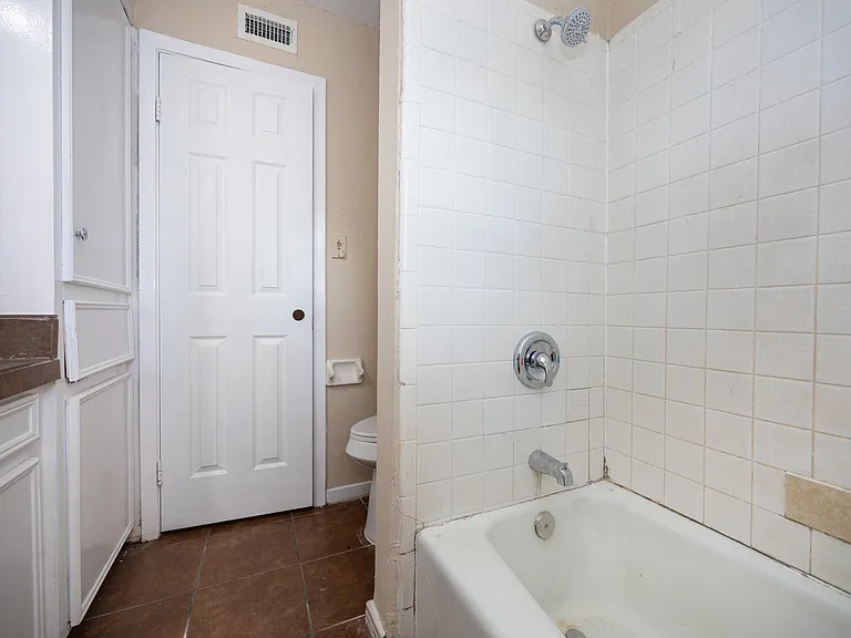 1604 N Roberson St #B — Photo 21