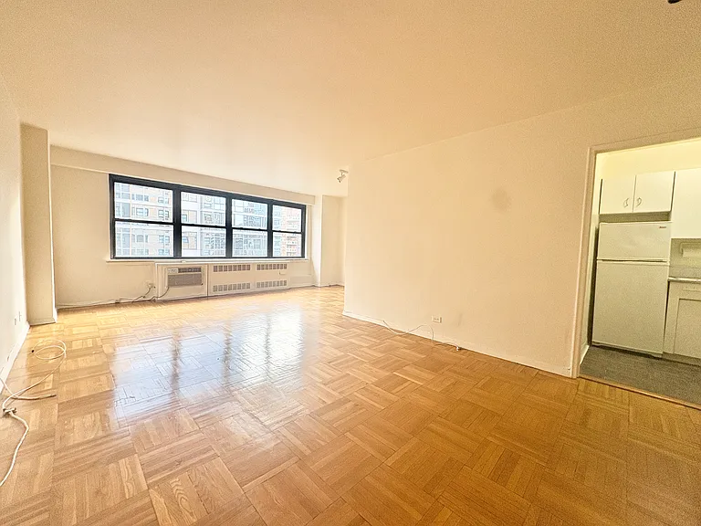 399 E 72nd St #12C — Photo 9