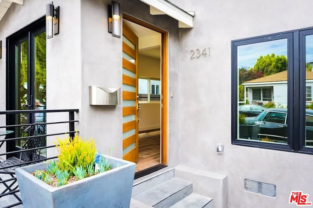 2 bed, 1.0 bath, 700 sqft, $5,200 — Photo 3