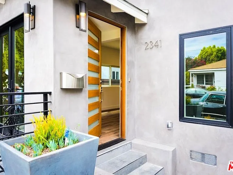 2341 Beach Ave — Photo 3