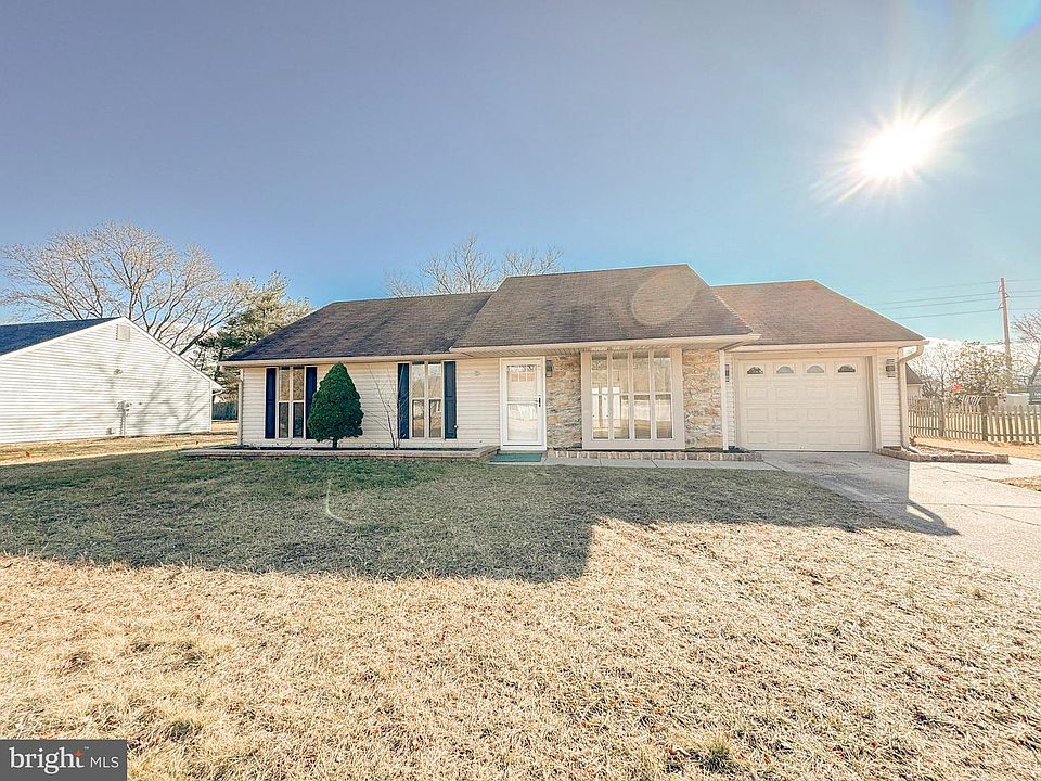 1st image of 604 Cobblestone Rd