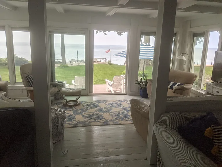 2421 Lakefront Dr — Photo 20