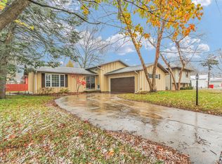 2314 Tamarack Dr, Champaign, IL