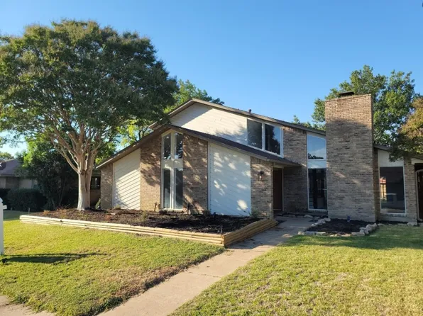 2215 Trinity Springs Dr, Carrollton, TX 75007