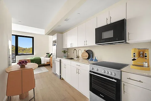 4778 Broadway Photo 1