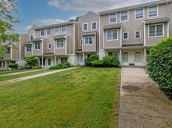 29 Cobblestone Drive, Groton, CT 06340