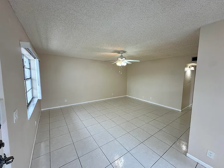 811 Flanders St #Q — Photo 6