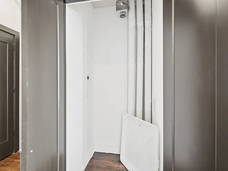 907 Main St #10 — Photo 26