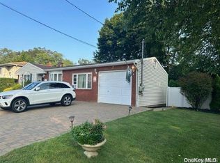 828 Bermuda Rd, West Babylon, NY 11704