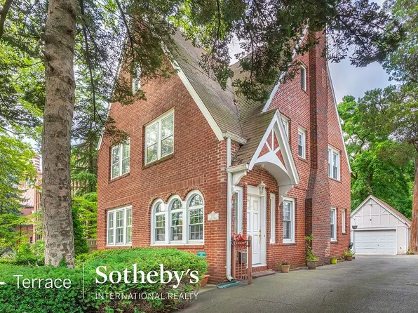 70-33 Kessel St, Forest Hills, NY 11375