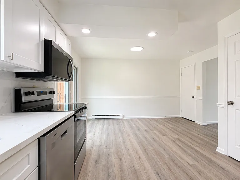 132 Marion Ter — Photo 11
