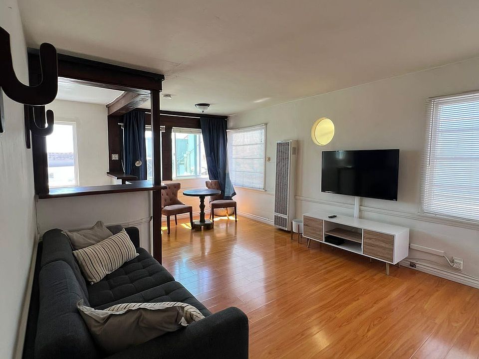 1st image of 3619 Crest Dr #1/2