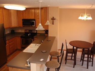 8223 Darcy Ln, Inver Grove Heights, MN 55076