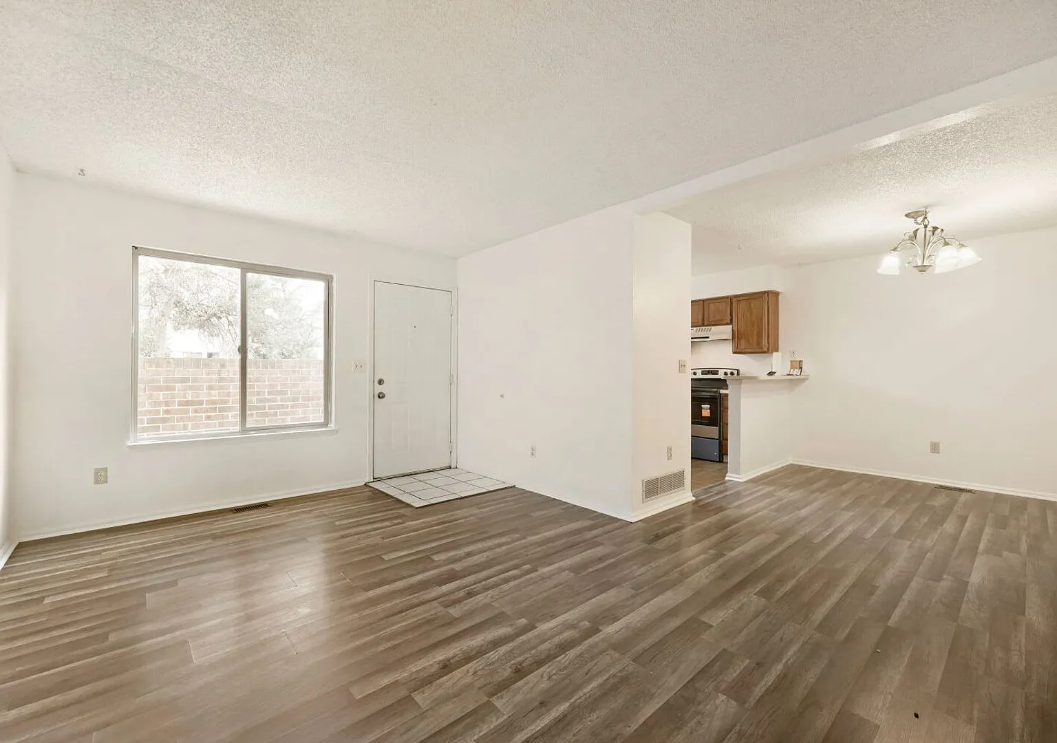 Refreshed 3BD/3BA Townhouse in Thornton - Available 8/28 — Photo 2