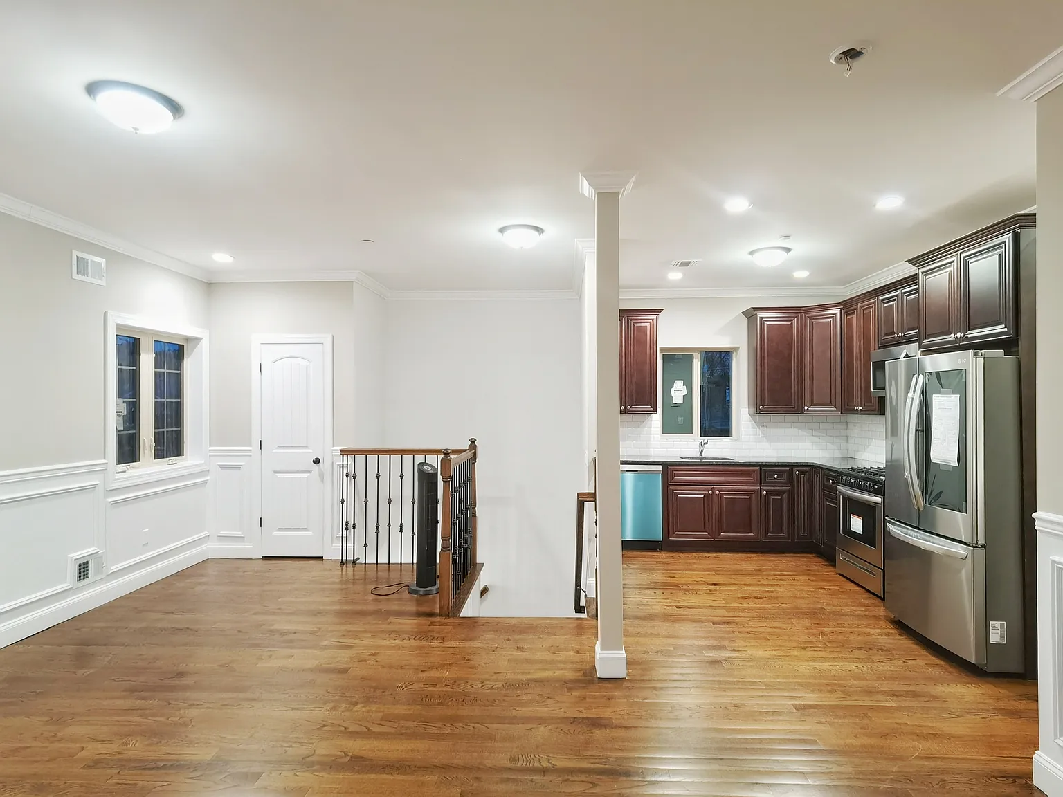 3 bed, 1300 sqft, $3,300 — Photo 2