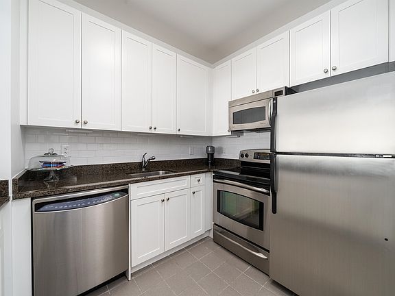 3rd image of 1500 Hudson St APT 10S