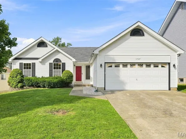 1747 Coachway Ln, Hazelwood, MO 63042