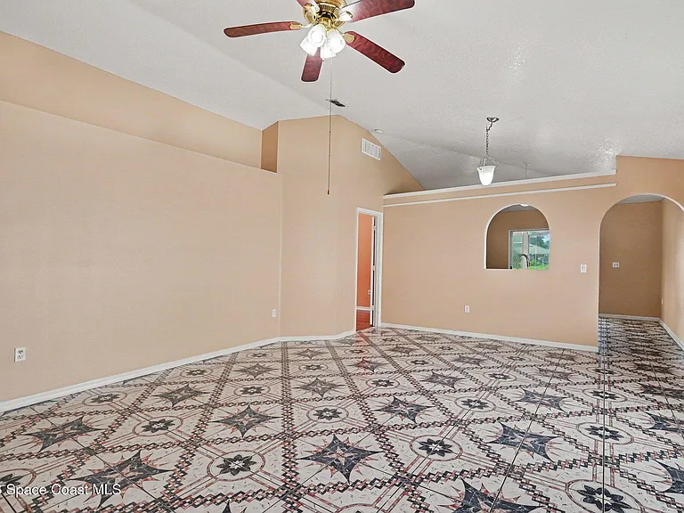 2781 Maderia Cir — Photo 8
