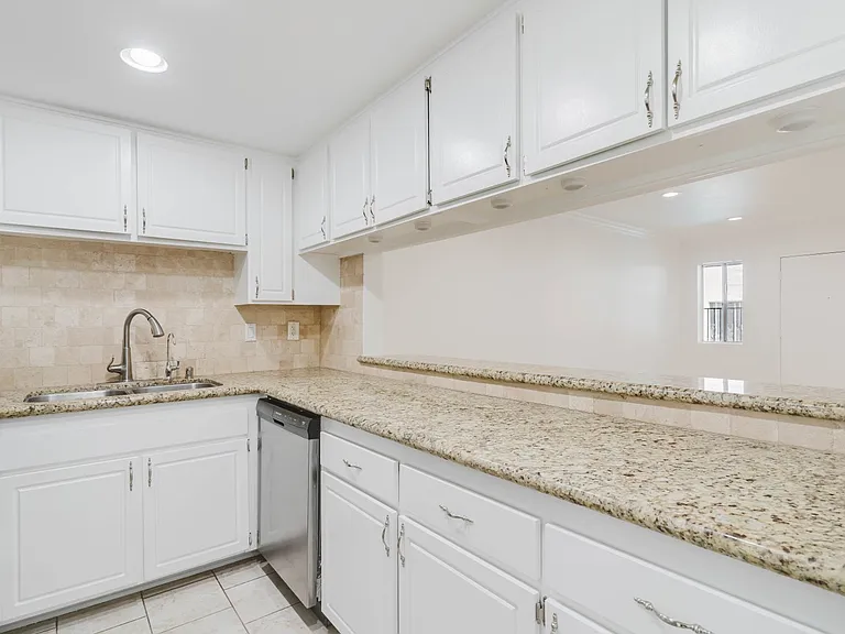 333 Burchett St #111 — Photo 10