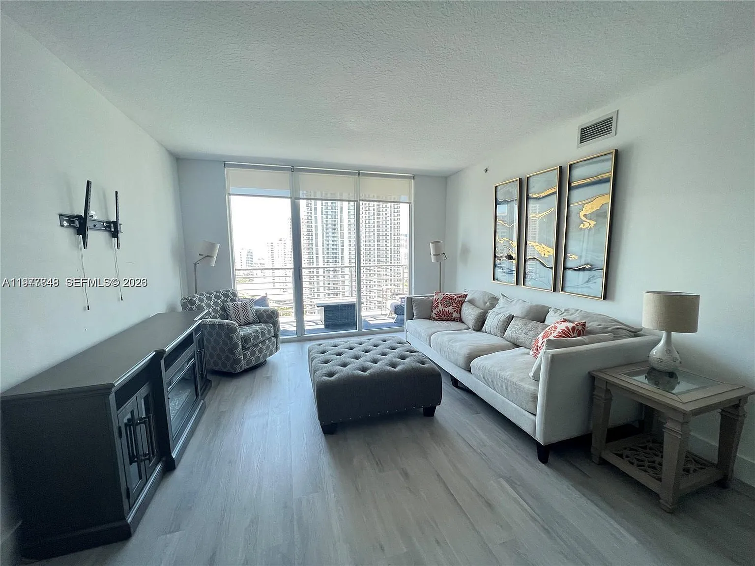 2 bed, 2.0 bath, 1145 sqft, $3,850 — Photo 2