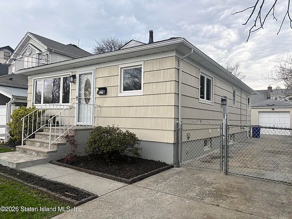3rd image of 527 Willowbrook Rd