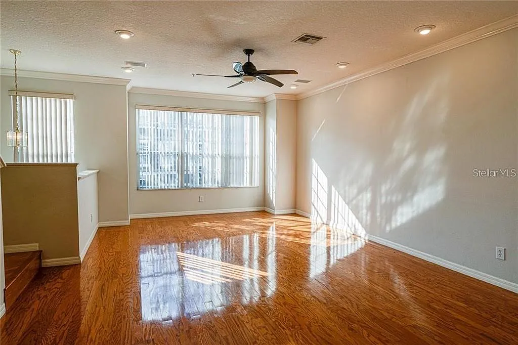 3 bed, 2.5 bath, 1850 sqft, $2,950 — Photo 3